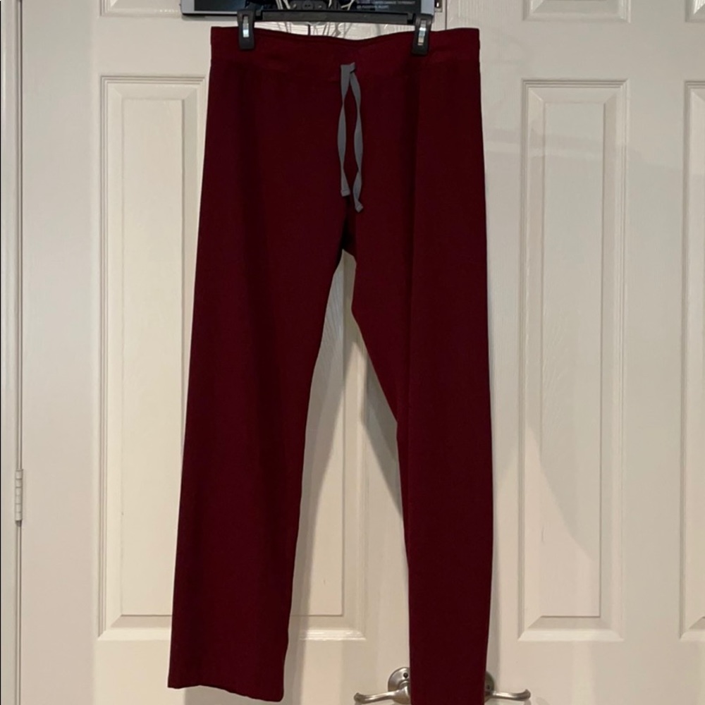 Figs burgundy Livingston scrub pants size L.